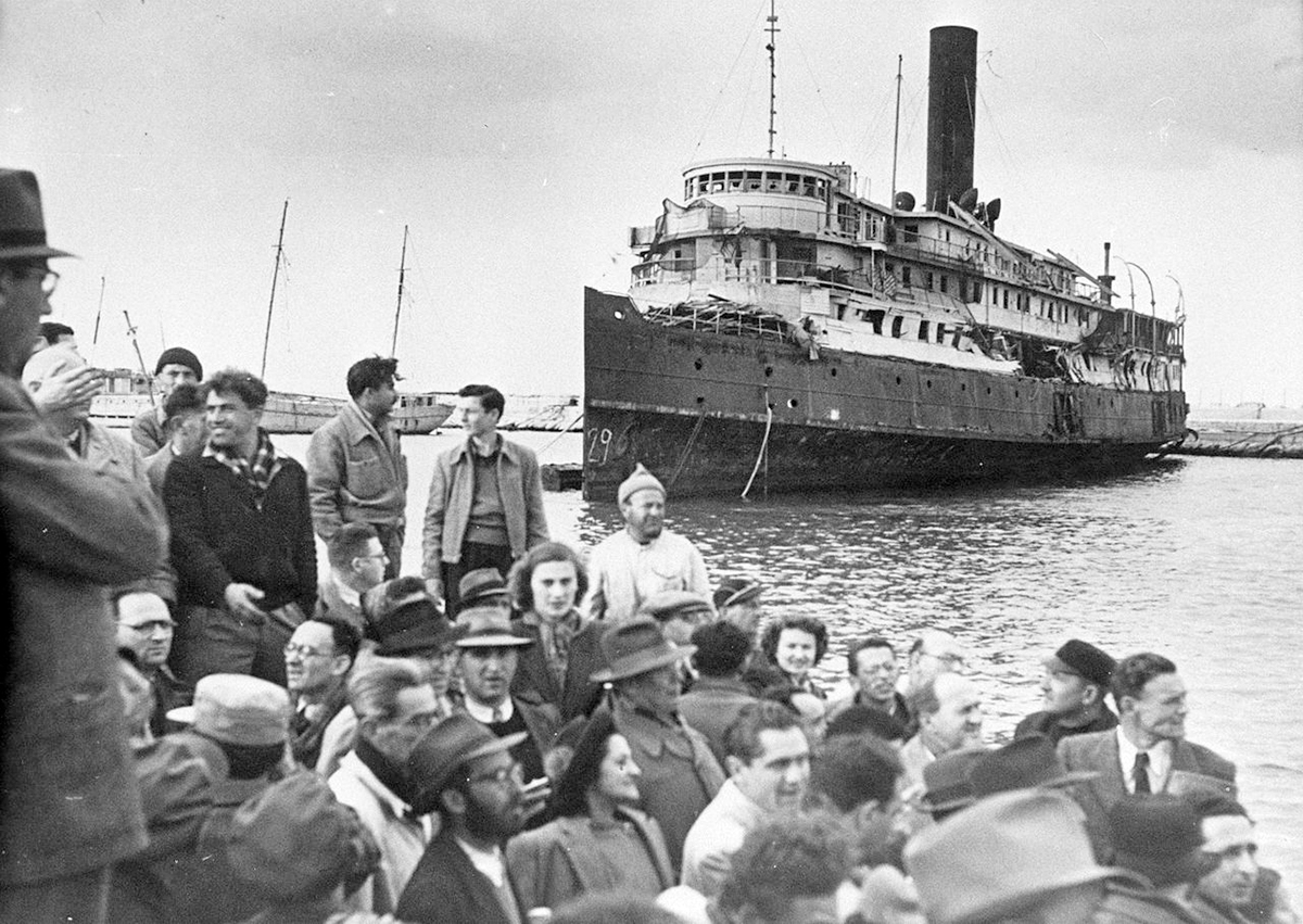 Hagana Zionist organization, arriving in Palestine, July 1947.